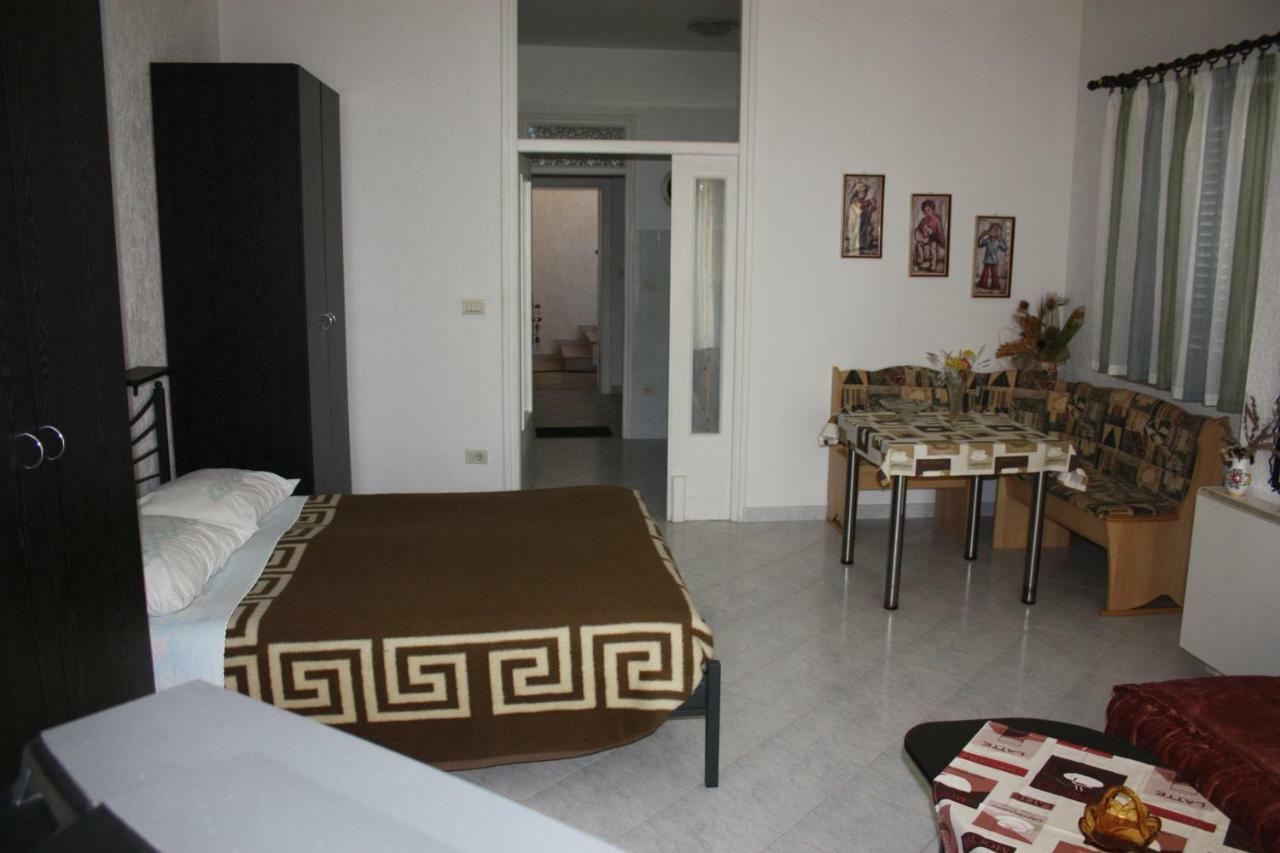 Apartments Kliman ロヴィニ エクステリア 写真